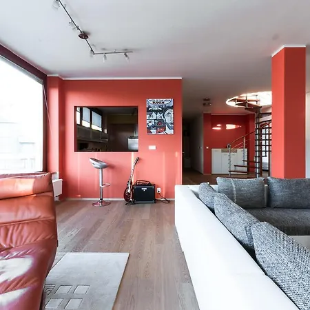 Gorgeous Duplex With Terrace アパート *