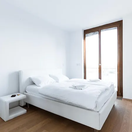 アパート Gorgeous Duplex With Terrace プラハ