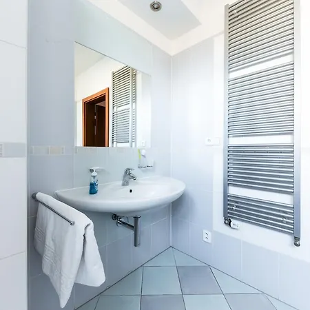 Gorgeous Duplex With Terrace アパート *